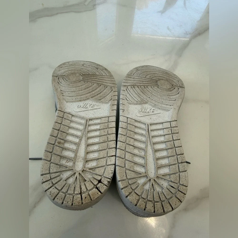 Nike  Air Jordan 1 low SE light steel Gray white Sneakers - Picture 6 of 9